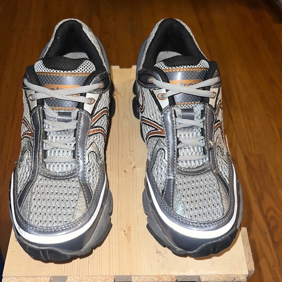 Size 8 Aetrex Wms Running shoes - Picture 1 of 8